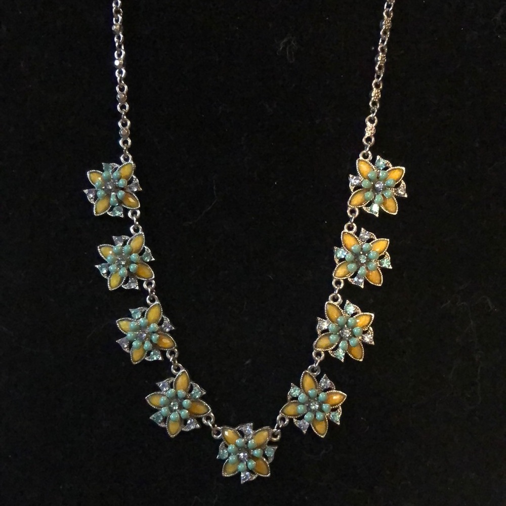 Vintage VCLM flower necklace with acrylic yellow and green bead